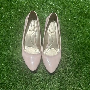 Light pink wedges